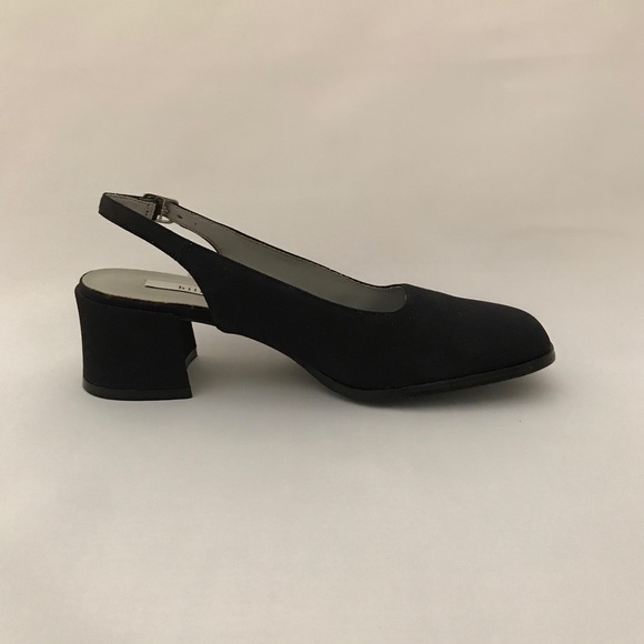 SOLD — *HP* NWOT Hillard & Hanson Black Closed Toe Block Heels - Picture 6 of 7